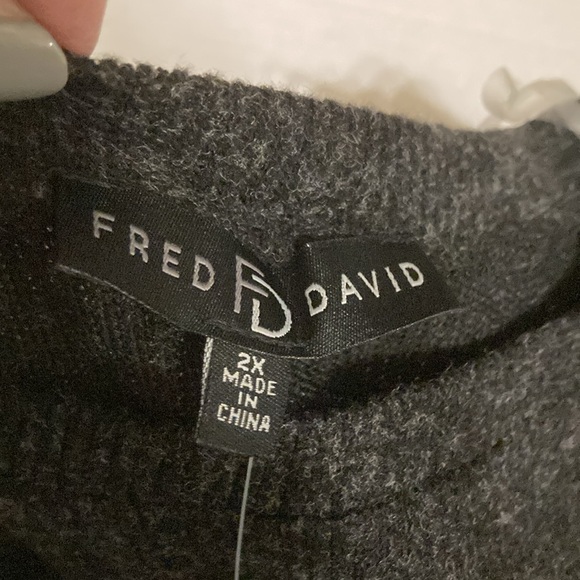 Fred & David sweater size 2X unworn condition. Soft sweater with white accent - Picture 6 of 6